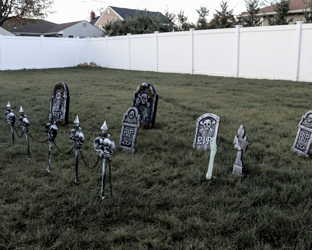 halloween graveyard decorations