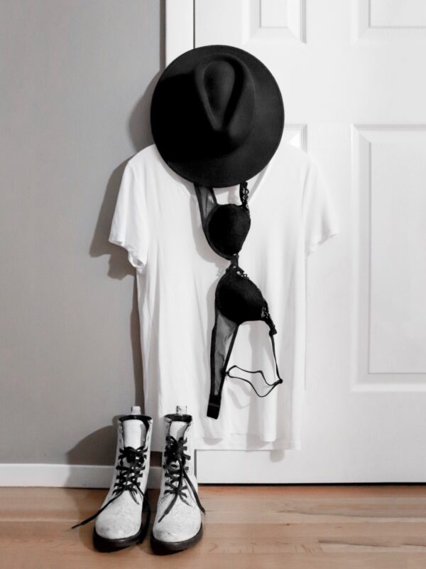 andsimplethings closet plain white t-shirt boots hat